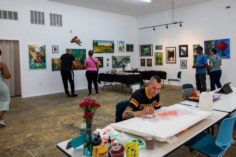 Live artist demo by local tattooist during the Avondale Estates Wine & Art Walk, 2024 Live artist demo by local tattooist during the Avondale Estates Wine & Art Walk, 2024. Isadora Pennington