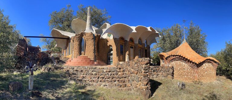 Big Studio and Kiva Gallery Big Studio and Kiva Gallery. photo by Jeff Smith