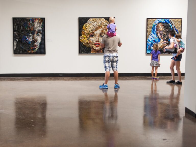 Guests enjoying the Lipscomb Art Gallery at the South Carolina State Museum Guests enjoying the Lipscomb Art Gallery at the South Carolina State Museum. Courtesy of the South Carolina State Museum