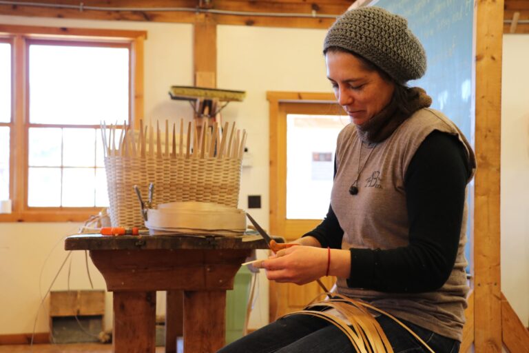 North House instructor April Ogimaakwe Stone leads a Weaving the Handbag Basket class. North House Folk School