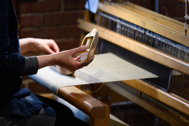 photo by Nathan J Shaulis / Porter Loves A student weaves during a workshop in Contemporary Craft's new Fleischner Family Fibers Loft. Nathan Shaulis
