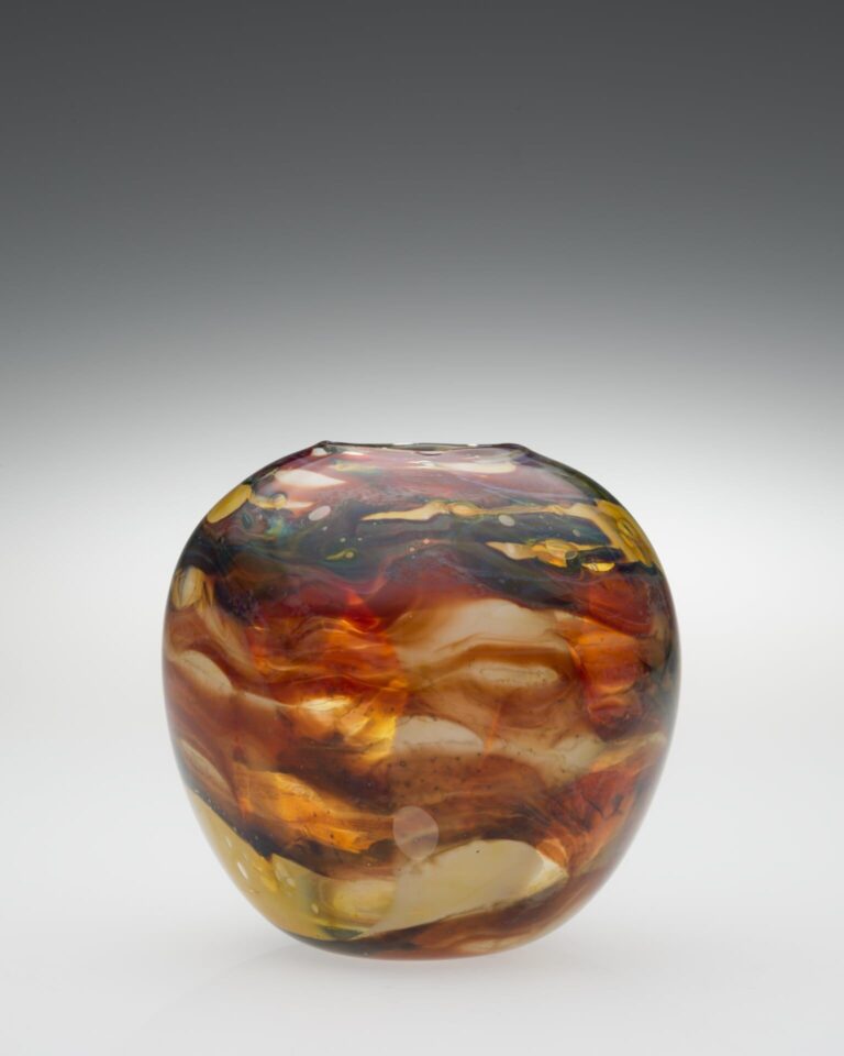 Vase, Ellen Jacobs, Florida, United States, 1975–1980. The Corning Museum of Glass, RR.27065.1. Courtesy of Corning Museum of Glass Vase, Ellen Jacobs, Florida, United States, 1975–1980. The Corning Museum of Glass, RR.27065.1. Courtesy of Corning Museum of Glass