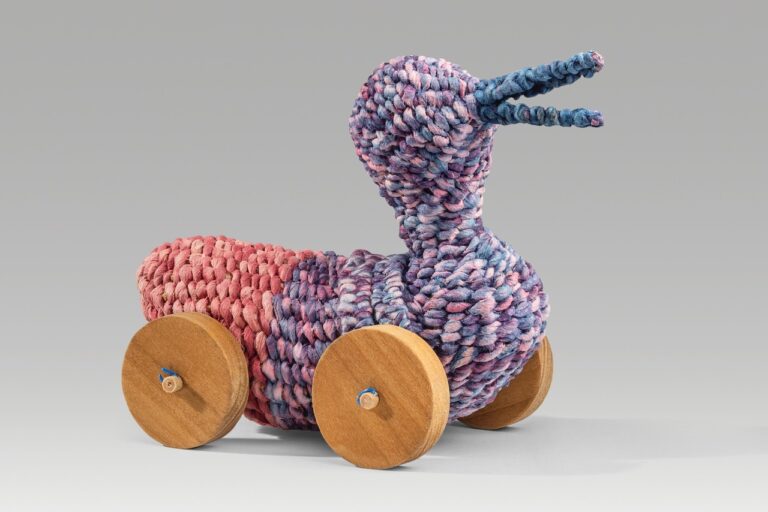 Aimee Lee, Mobile duck, 2024, natural dyes on corded and twined hanji, wood, 6″ x 7.75″ x 4”. Courtesy of the artist. Aimee Lee, Mobile duck, 2024, natural dyes on corded and twined hanji, wood, 6" x 7.75" x 4”. Courtesy of the artist.