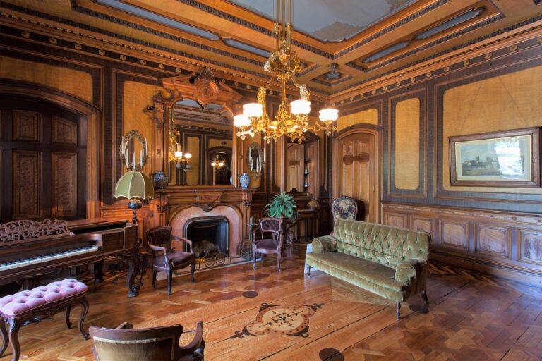 The Lippitt House Music Room featuring faux-bois walls hand painted on plaster. Painters: decorative arts painters Cattanach & Cliff. Plaster: Andrew Dempster The Lippitt House Music Room featuring faux-bois walls hand painted on plaster. Painters: decorative arts painters Cattanach & Cliff. Plaster: Andrew Dempster. Photographer: Richard Prull. Courtesy of Lippitt House Museum.