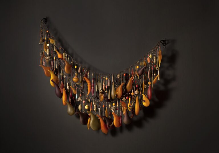 Jenny Pohlman & Sabrina Knowles, Beth’s Tapestry, 2006. Blown, sculpted, sandblasted glass, metals, beads Jenny Pohlman & Sabrina Knowles, Beth's Tapestry, 2006. Blown, sculpted, sandblasted glass, metals, beads, photo by Russell Johnson