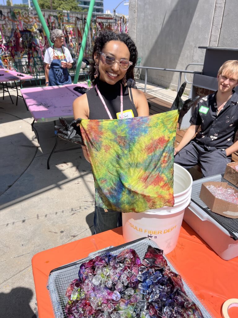 Ice Dyeing Workshop with Mai Tae Preece at Craft Contemporary Museum. Danila Cervantes