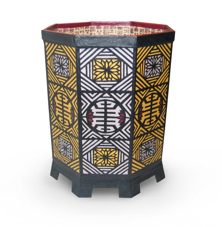 Young Ok Kim, Paper Holder, 2003, Courtesy of the Artist Young Ok Kim, Paper Holder, 2003, Courtesy of the Artist