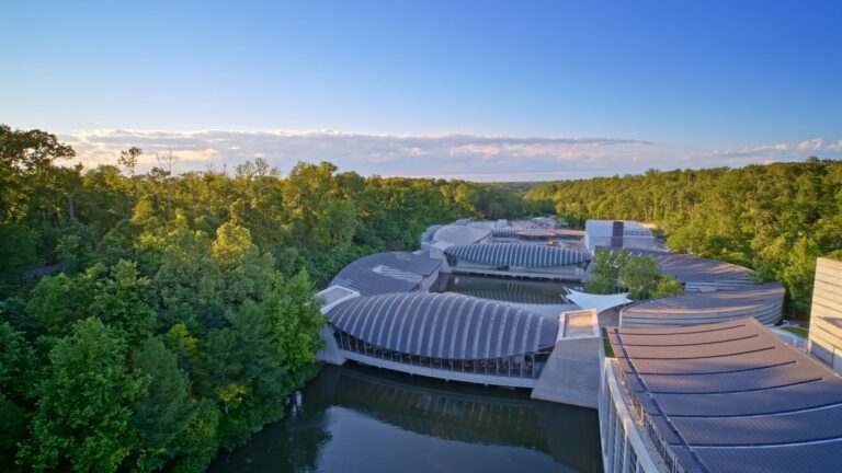 Aerial view of Construction of Crystal Bridges Museum of Art Expansion. Photography by Edward C. Robison III, courtesy of Crystal Bridges Museum of Art.