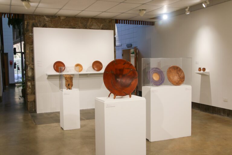 The exhibition highlights how Appalachian forms changed throughout the 20th century, resulting in a mix of functional and decorative works—where objects often mimic their utilitarian roots without serving a traditional purpose. Arrowmont School of Arts and Crafts