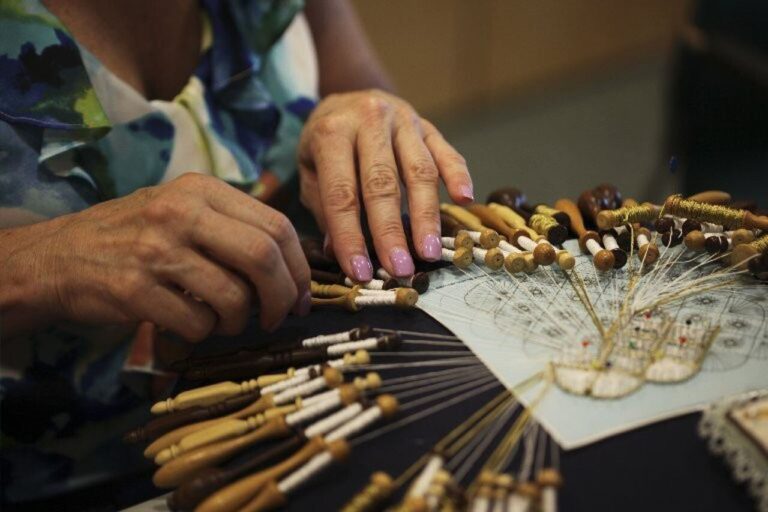 Lace Making Workshop. Tatted Webs by Elaine O'Donal