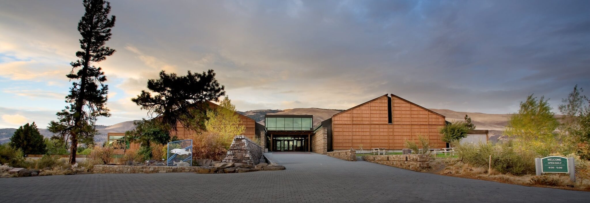 Welcome to the Columbia Gorge Discovery Center & Museum. CGDCM