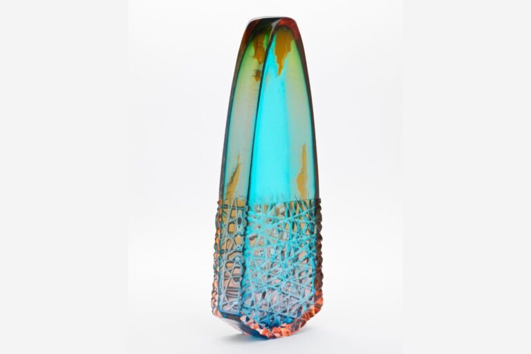 Ethan Stern, “Aurora Axis,” 2023. Blown and wheel-cut glass, 50 x 19 x 8 cm. Ethan Stern, "Aurora Axis," 2023. Blown and wheel-cut glass, 50 x 19 x 8 cm. Courtesy of Artist