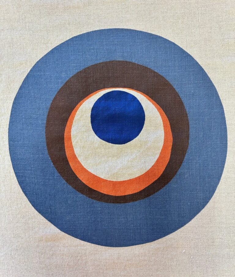 Carrie Burkle, Table runner, Circles. PHOTO: California Rising