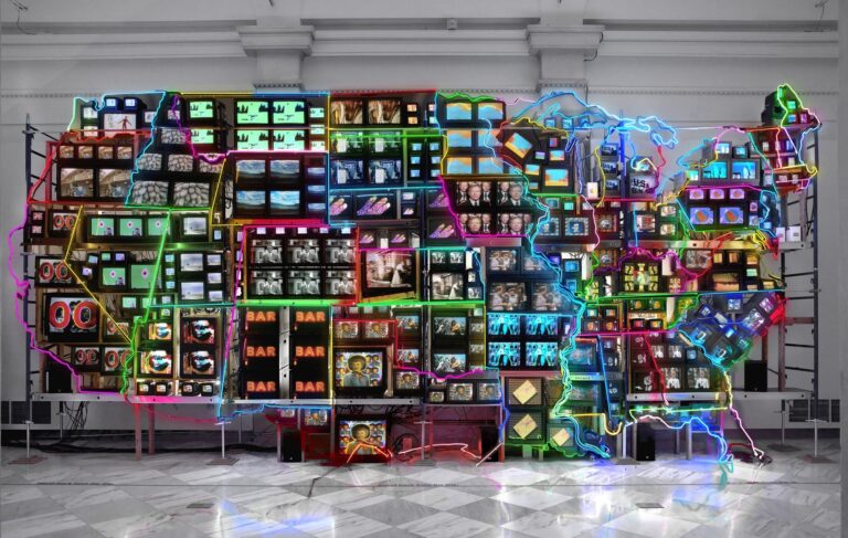 Nam June Paik, Electronic Superhighway: Continental U.S., Alaska, Hawaii (1995). Collection of the Smithsonian American Art Museum. Image courtesy of the Smithsonian American Art Museum.