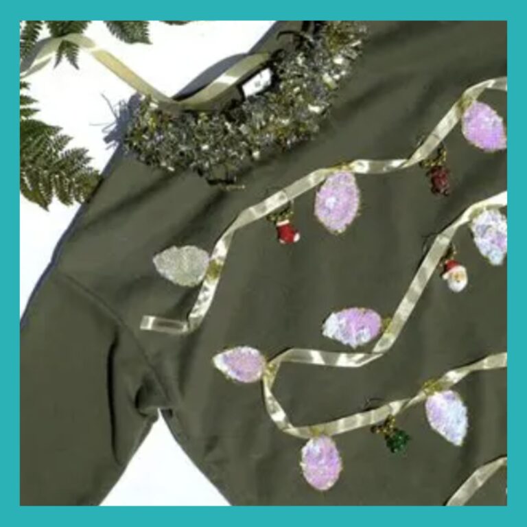 Green sweater with holiday ribbon and tulle Green sweater with holiday ribbon and tulle. SFD